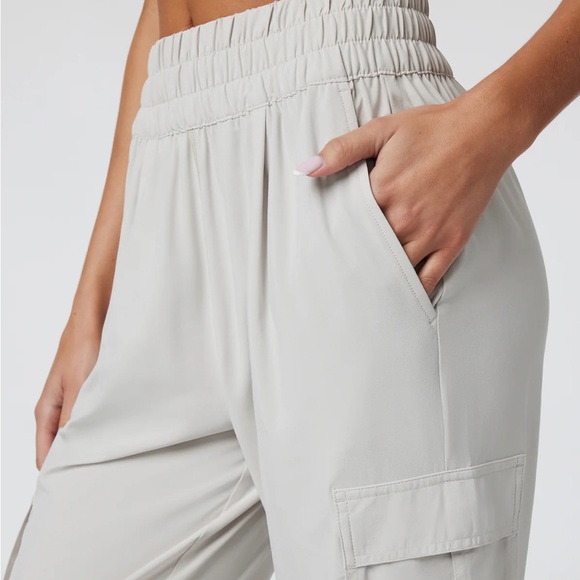 Vuori Villa Cargo Joggers - side pockets for hands and lower side cargo pockets - Picture 2 of 16